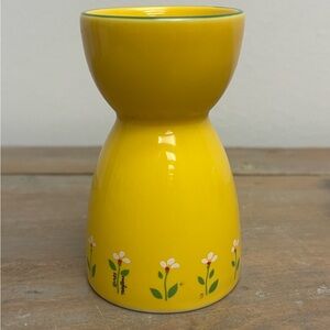 Vintage 1985 Daisy Ceramic Egg Cup Flower Power Retro Butter Yellow